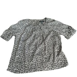 George Black White Geometric Flower Print Puff Sleeve 3 Button Sz M NWT Keyhole